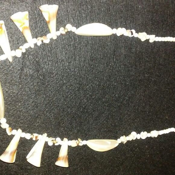 Unique vintage seashell necklace  - Picture 5 of 5